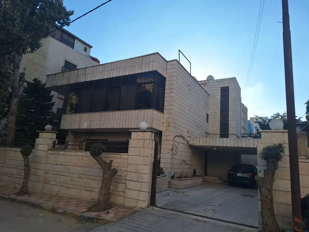منزل طابقين/مطلوب 15000مقابل رهن العقار لمدة سنة مع اعطاء الفائدة لصاحب الرهن