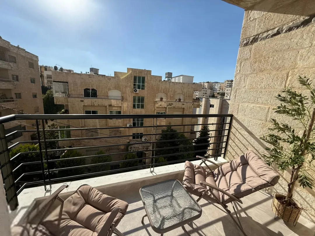 شقة مفروشة فاخرة للإيجار السنوي في الدوار الرابع – عمان | ID 854062