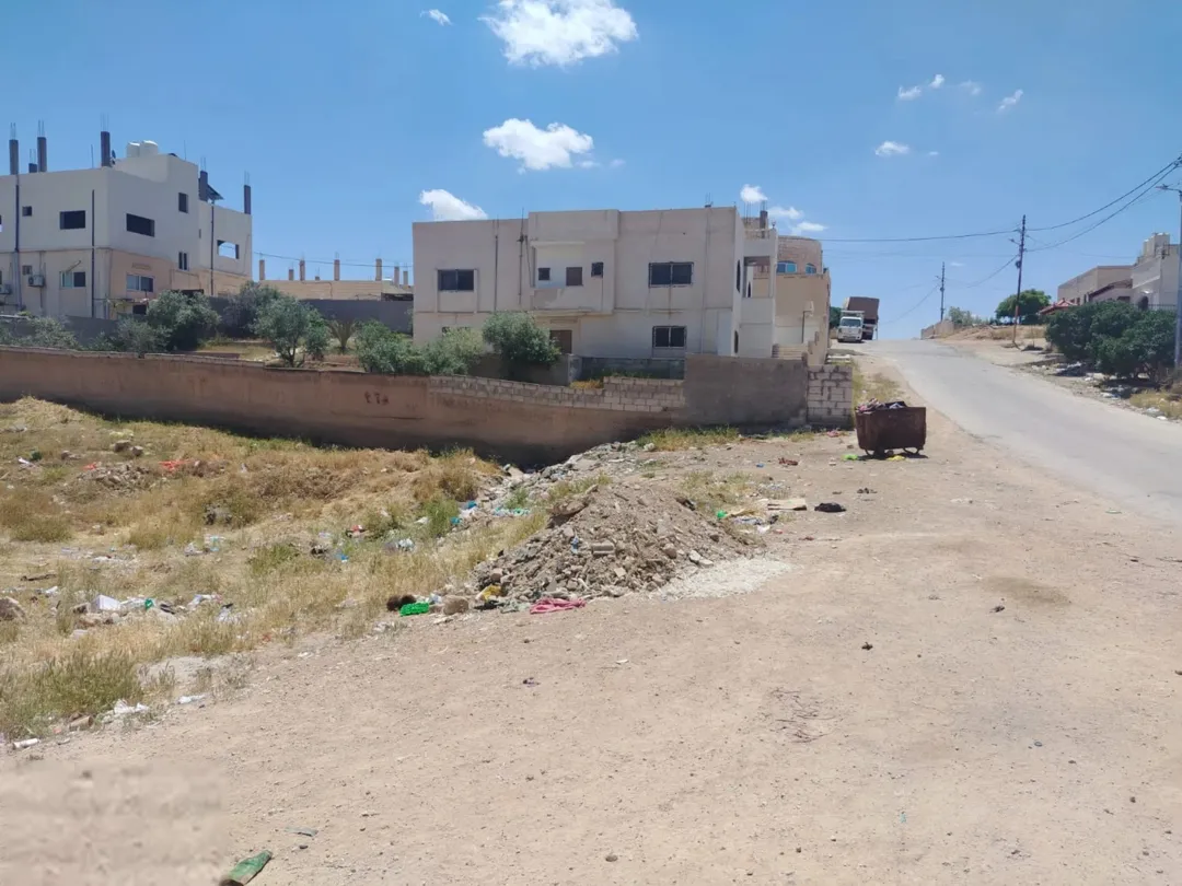 أرض سكنية للبيع في الزرقاء – البستان بموقع متميز