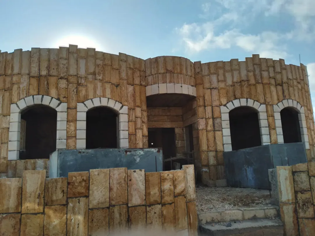 أرض للبيع مباشره على شارع عريض سور مصونه أربع واجهات