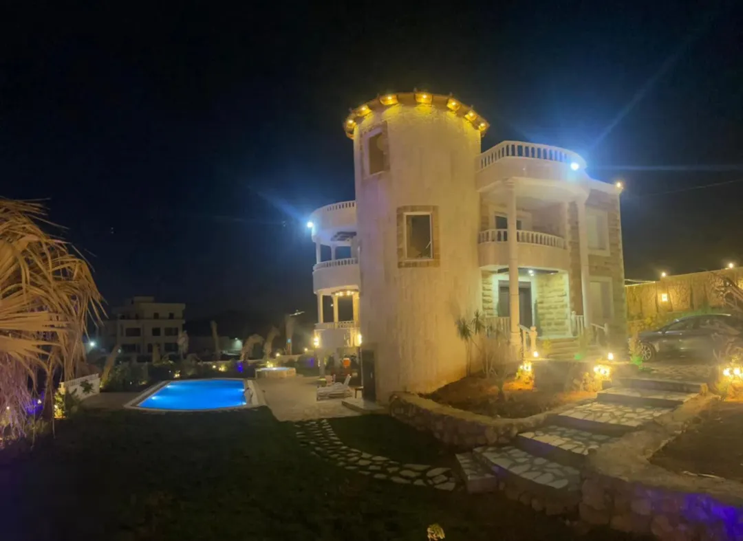 مزرعة فاخرة للبيع في بيرين صروت