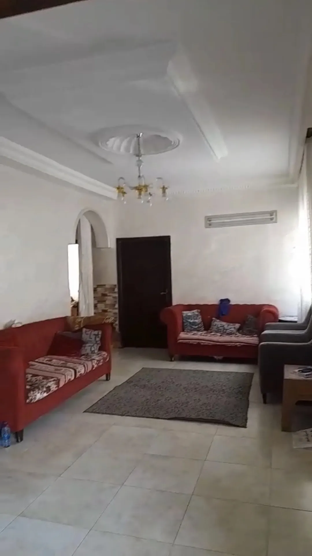 منزل مكون من 3 طوابق في أجمل مناطق حي عدن في جبل النصر للبيع