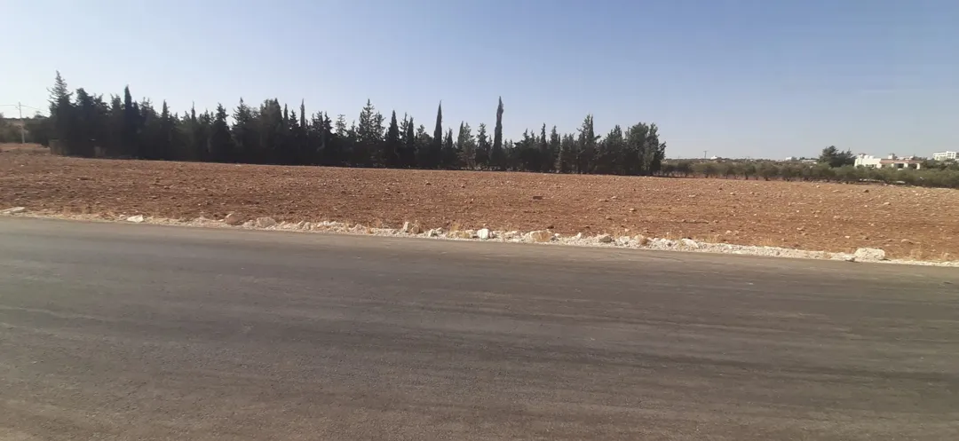 أرض سكنية للبيع في ناعور – طريق المطار بمساحة 1800 متر مربع