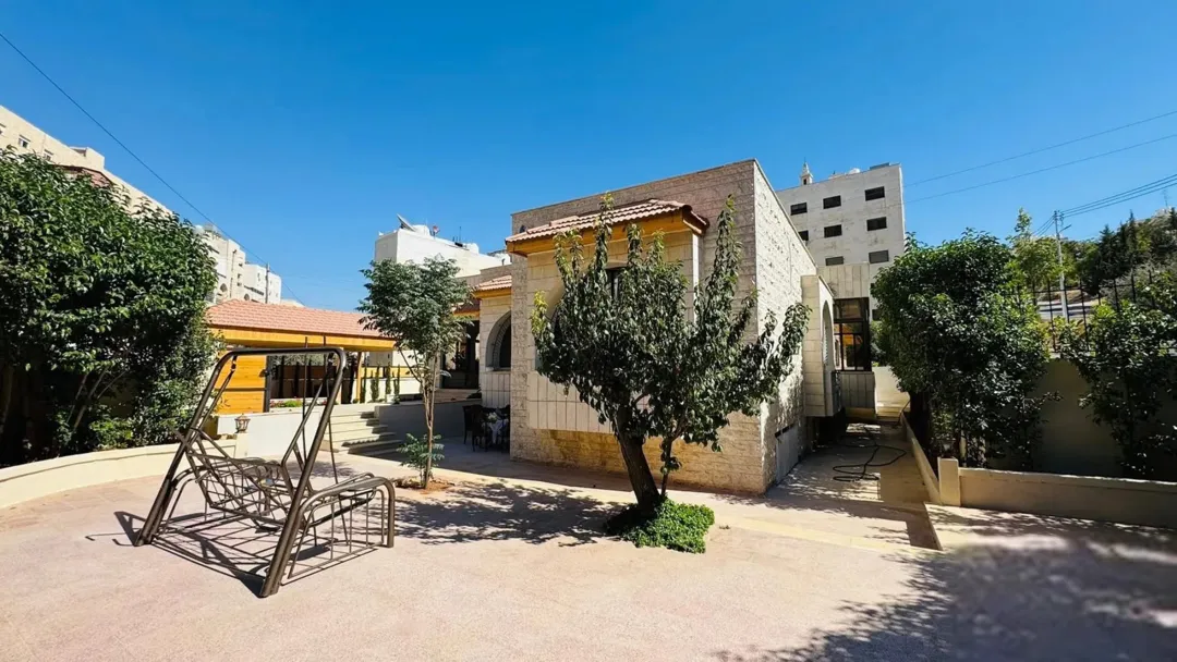 فيلا مجدده للبيع في ضاحية الرشيد