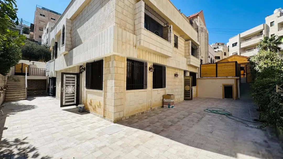 فيلا مجدده للبيع في ضاحية الرشيد