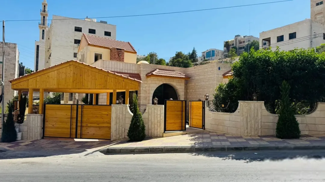 فيلا مجدده للبيع في ضاحية الرشيد