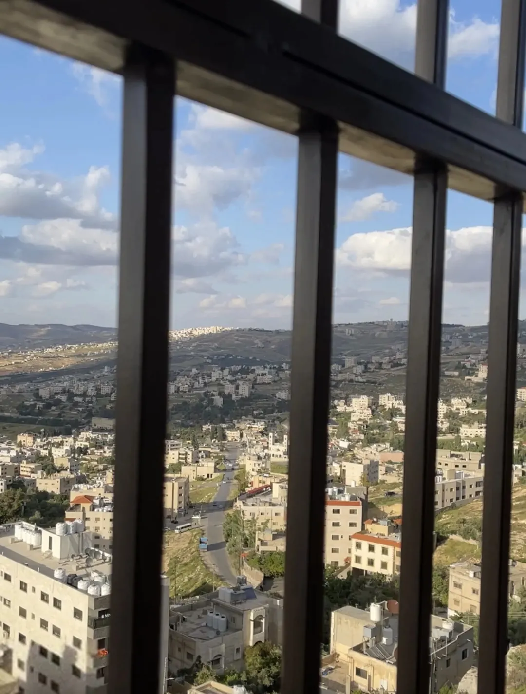 شقة للبيع في الكمالية – عمان بإطلالة بانورامية