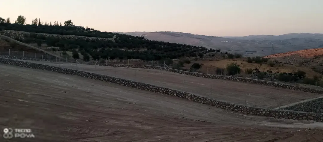 مزرعه للبيع في صروت من القطع المميزة جدا على 3 شوارع