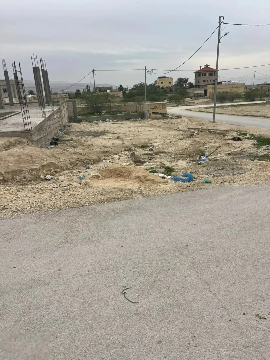 أرض مساحتها 305 متر في منطقة الجوفة في الغور مميزه وعلى شارعين ، جميع الخدمات
