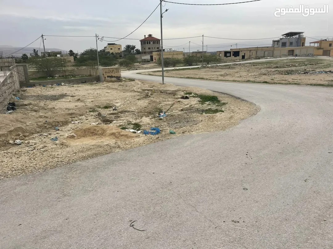 أرض مساحتها 305 متر في منطقة الجوفة في الغور مميزه وعلى شارعين ، جميع الخدمات