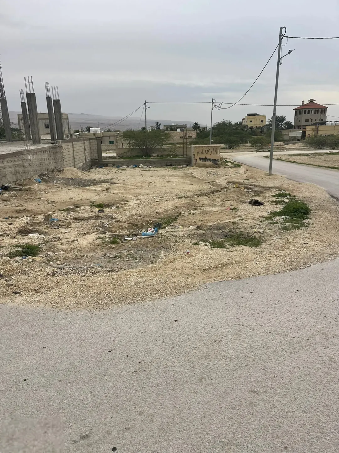 أرض مساحتها 305 متر في منطقة الجوفة في الغور مميزه وعلى شارعين ، جميع الخدمات