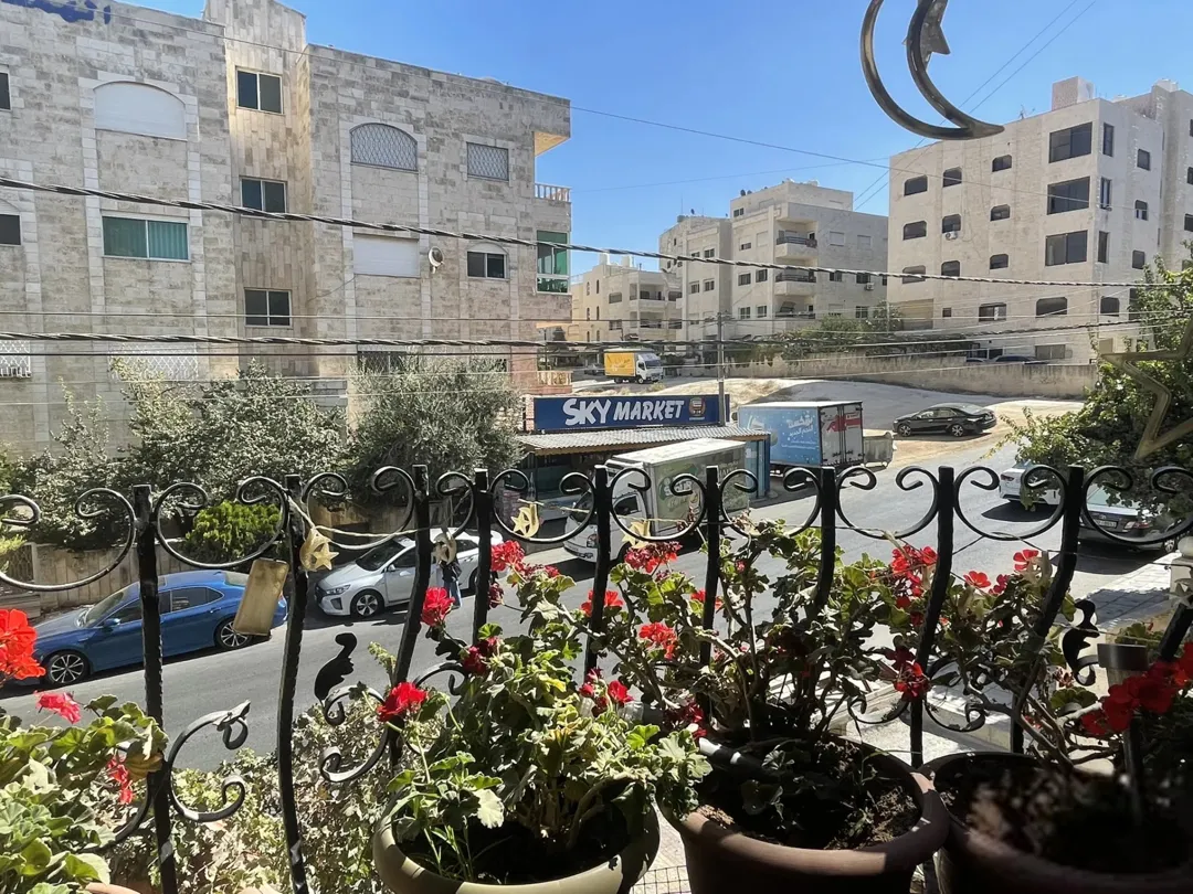 شقة فاخرة للبيع في تلاع العلي منطقة نزول القاعدة الجوية