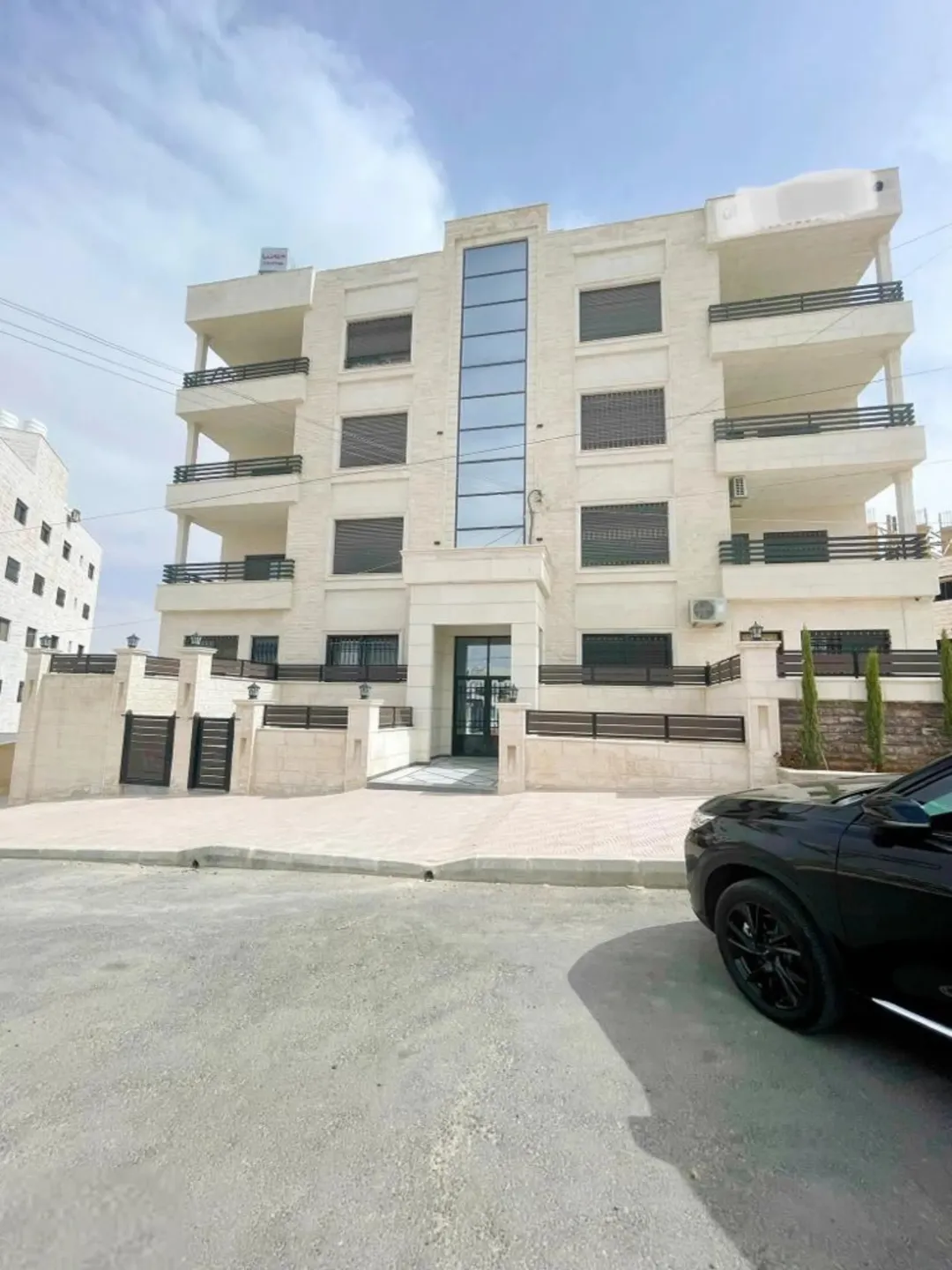 شقة مع روف فاخرة للبيع في أبو علندا عمان
