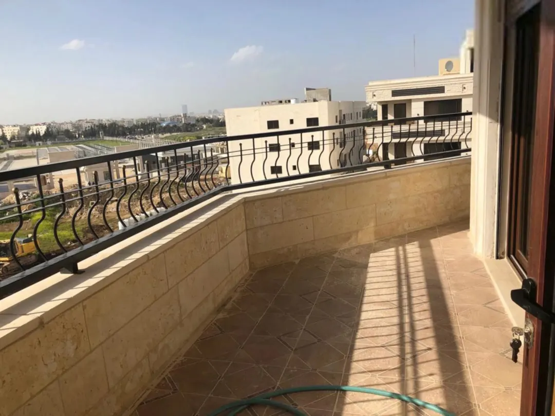 شقة غربية طابق ثالث 180 متر للبيع في اجمل مناطق البنيات مقابل مديرية الامن العام سوبر ديلوكس