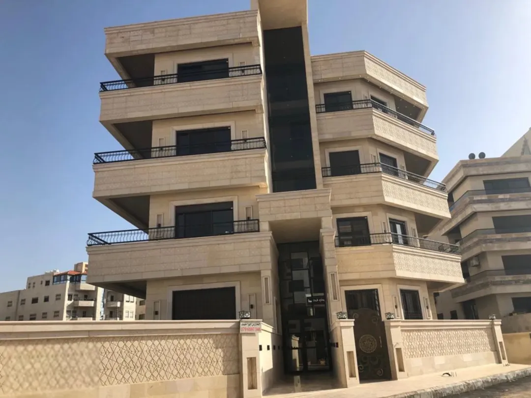 شقة غربية طابق ثالث 180 متر للبيع في اجمل مناطق البنيات مقابل مديرية الامن العام سوبر ديلوكس