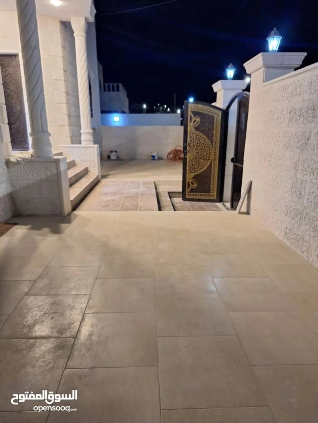 منزل شبه فيلا للبيع