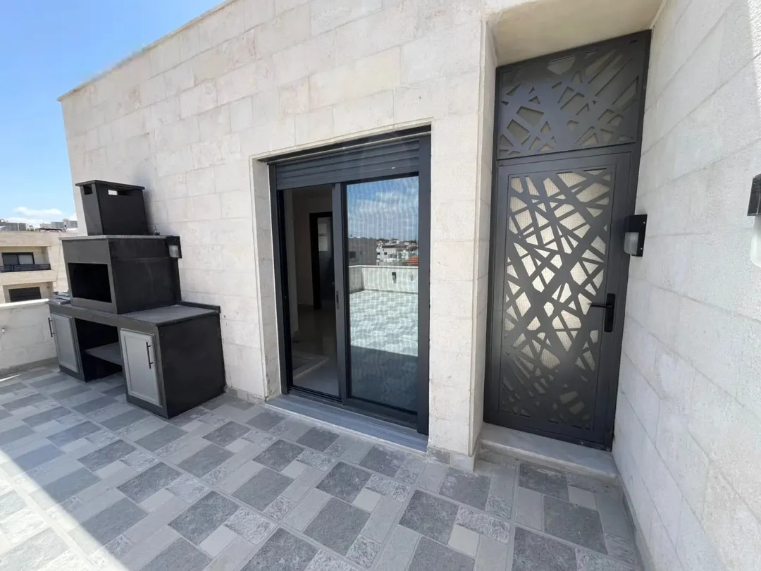 شقة فاخرة مع روف للبيع في مرج الحمام – إسكان عالية