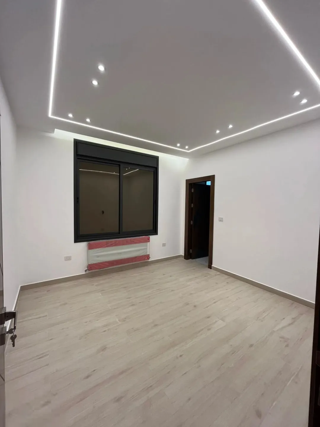 شقة فاخرة مع روف للبيع في مرج الحمام – إسكان عالية