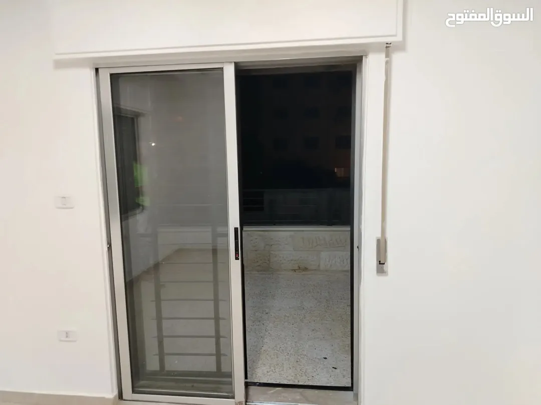 شقة فاخرة للبيع في مرج الحمام خطوات من دوار الشوابكه