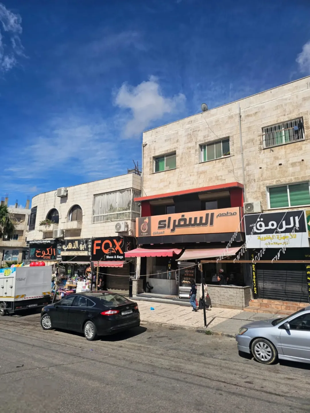 مجمع تجاري فاخر للبيع