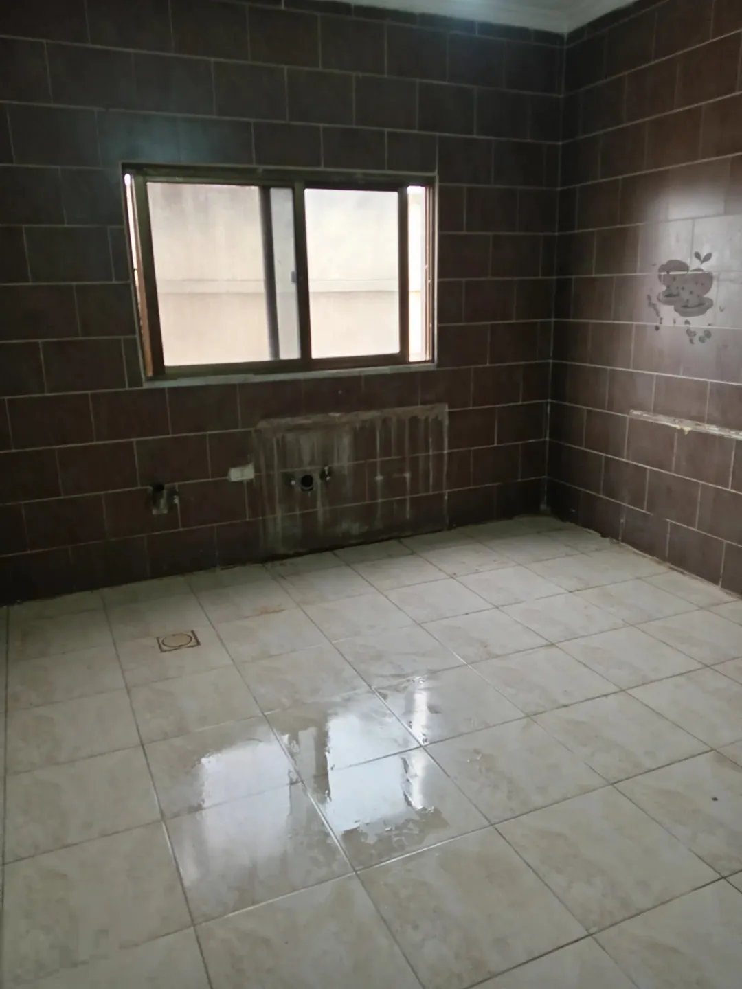 شقة سكنية مميزة للبيع في حي الزغاتيت بالقرب من مسجد أم محمد