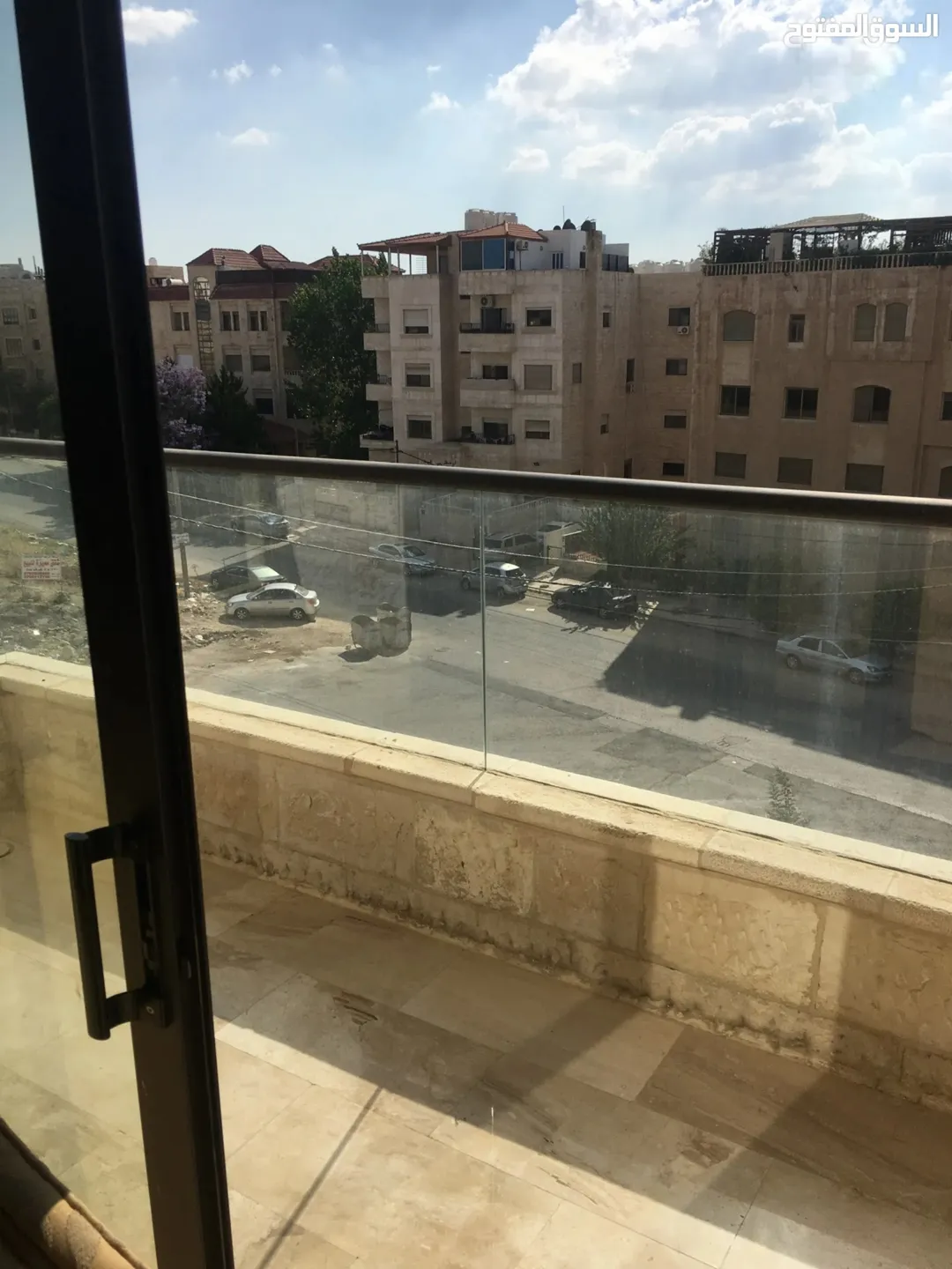 شقة مفروشة فاخرة في موقع متميز بالقرب من مدارس القمة للإيجار | ID 740616