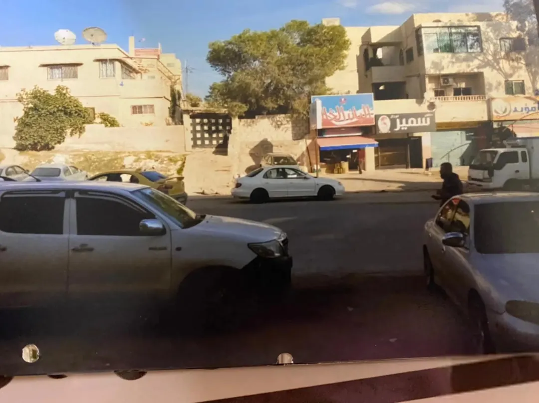 يقع في حي الرشيد قلب لواء الرصيفه بالقرب من المحكمة الجديدة مقابل منتجع فنتوش مول