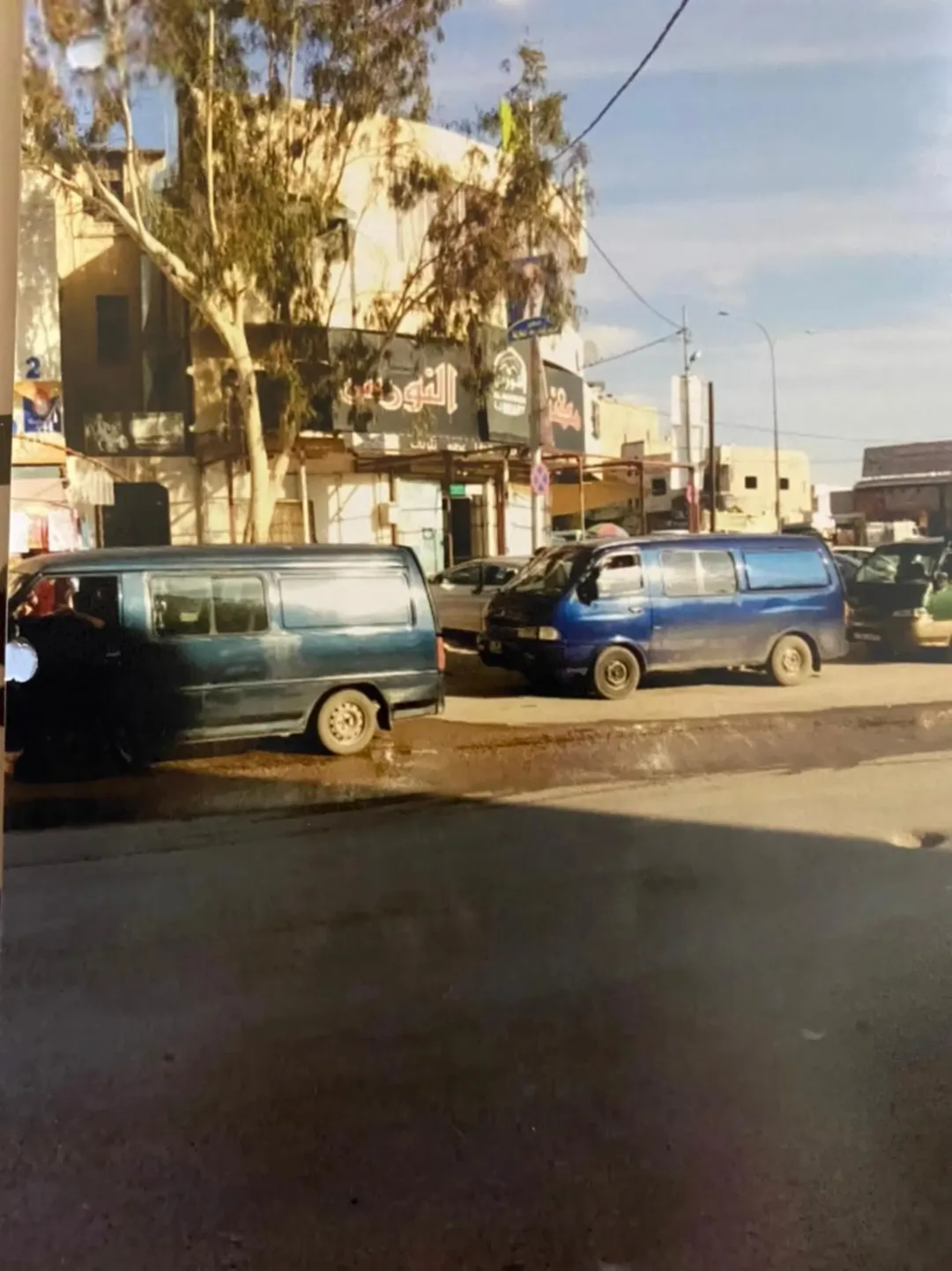 يقع في حي الرشيد قلب لواء الرصيفه بالقرب من المحكمة الجديدة مقابل منتجع فنتوش مول