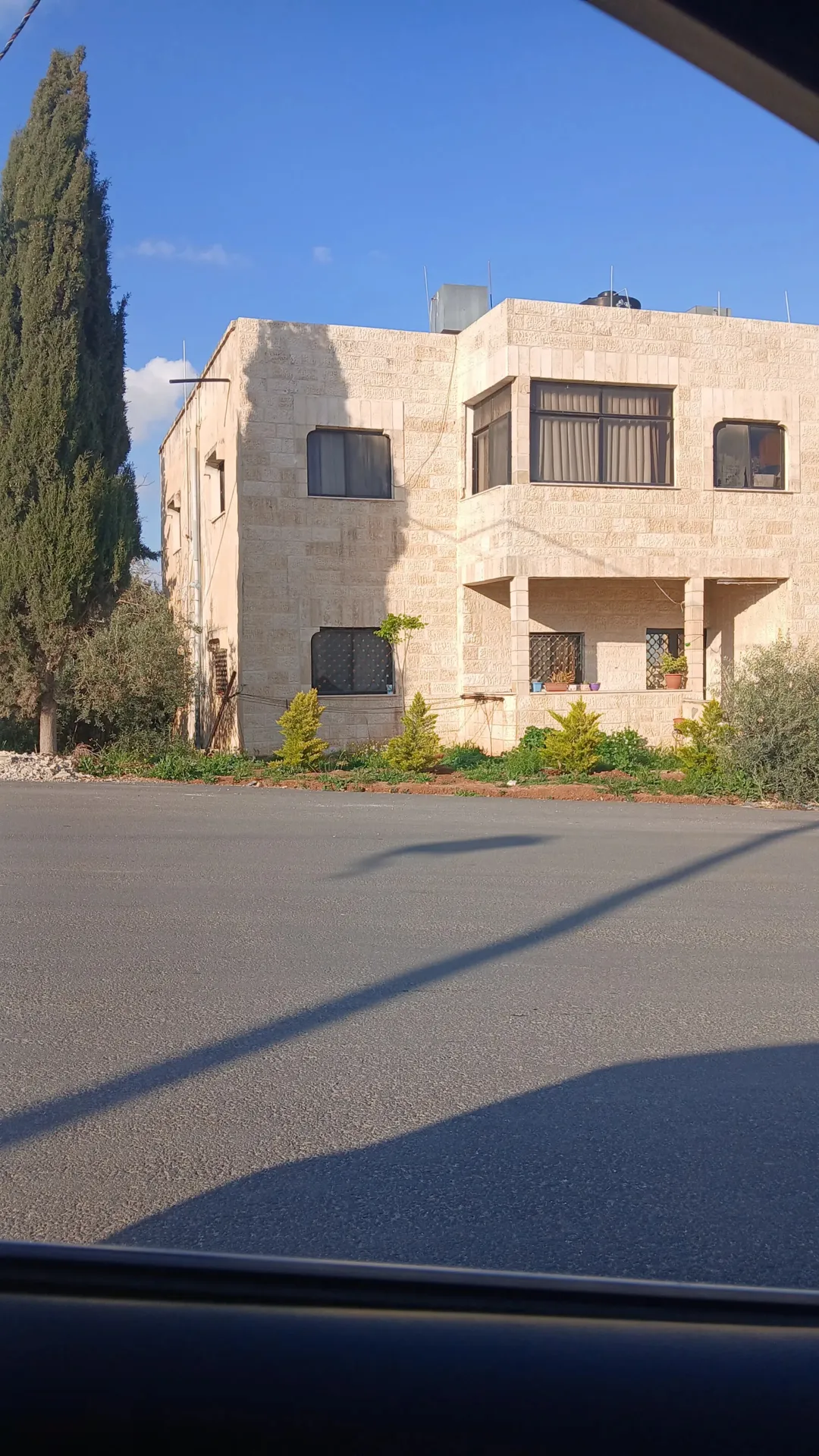 عمارة استثمارية على شارعين مميزة للبيع في العبدلية قرب مسجد احد