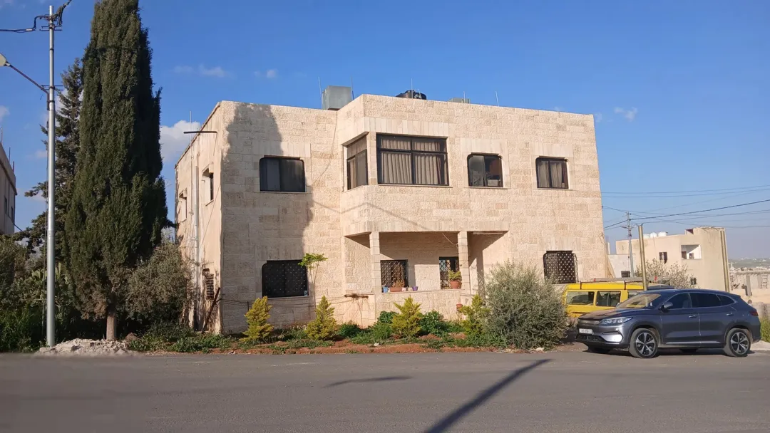 عمارة استثمارية على شارعين مميزة للبيع في العبدلية قرب مسجد احد