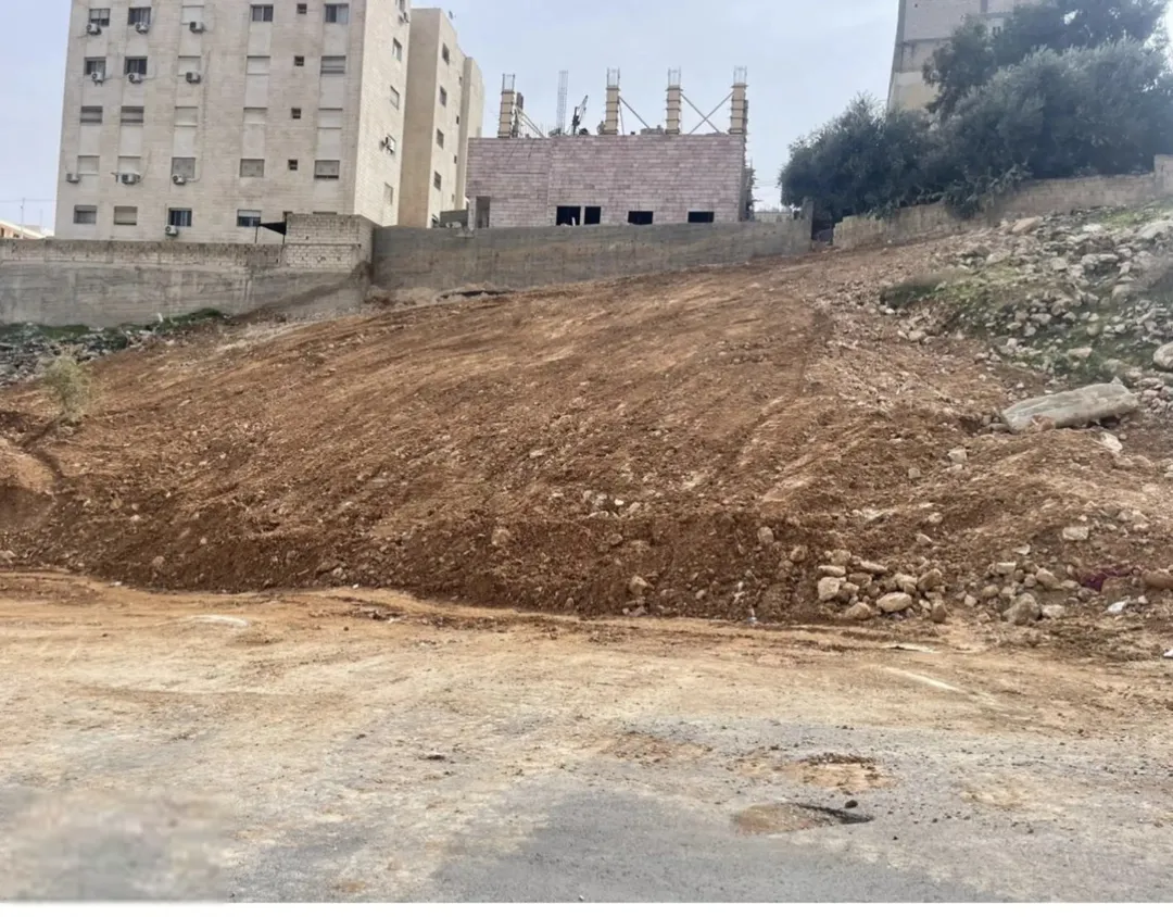 أرض سكنية مميزة للبيع في طبربور بالقرب من مدرسة التلال الذهبية