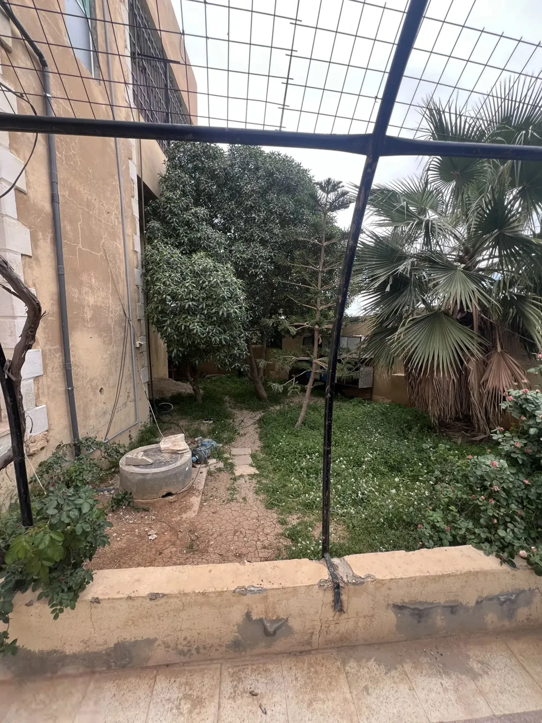 بيت مستقل للبيع في مأدبا طابقين مساحة واسعة