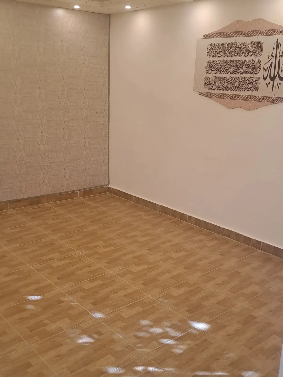 منزل للبيع مكون من طابقين قريب جميع الخدمات كل طابق مدخل مستقل مباشرة