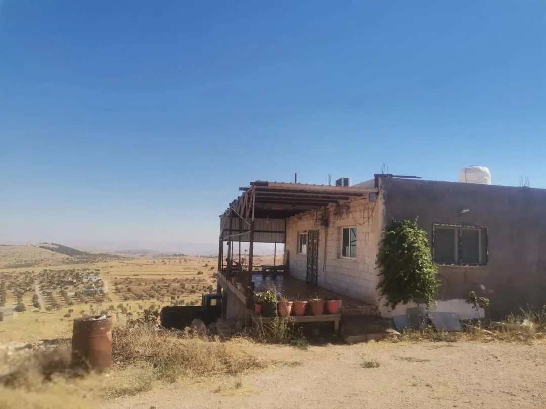 منزل مستقل متكامل الخدمات في موقع مميز