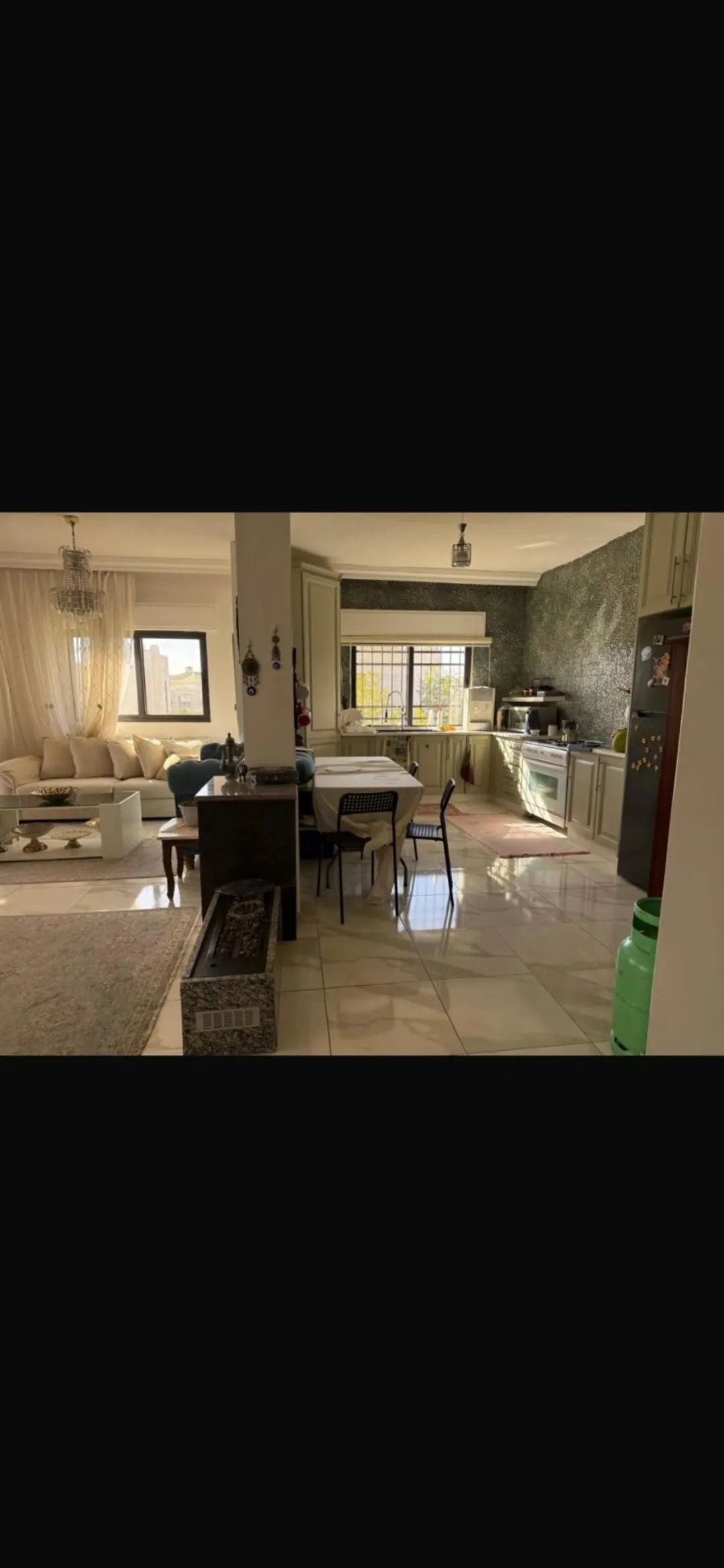 رووف فاخر بمساحة واسعة للبيع في الجندويل – موقع استثنائي