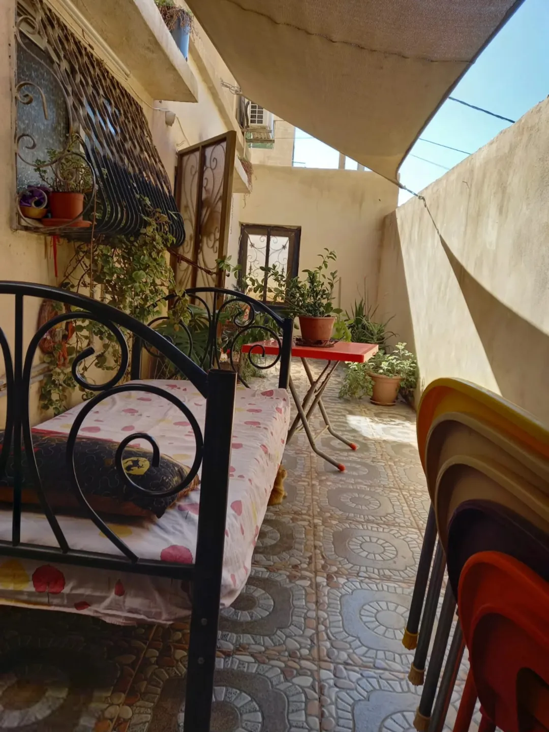 شقة ارضية في جبل المنارة للبيع بسعر مغري
