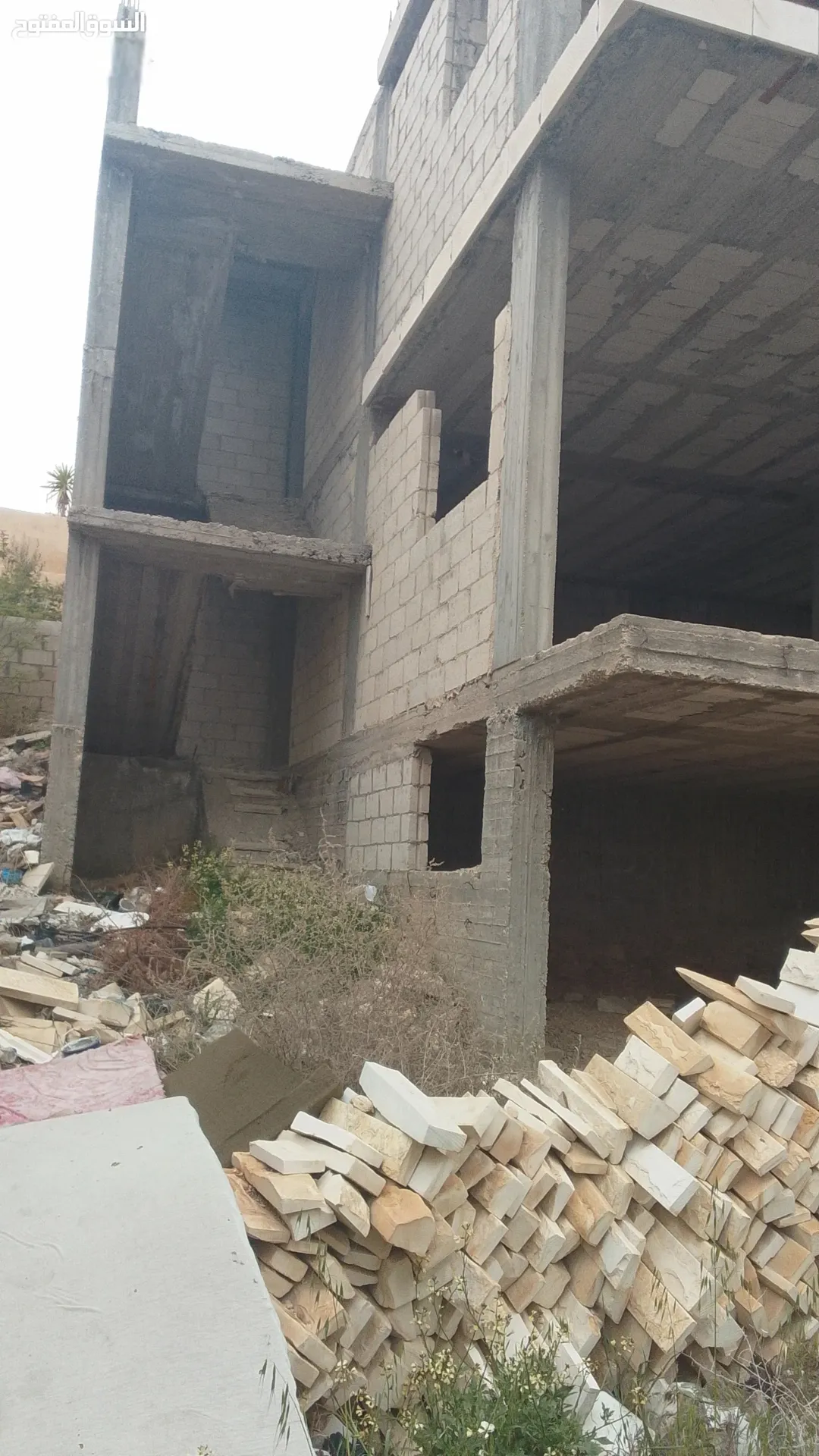 منزل قيد الانشاء للبيع