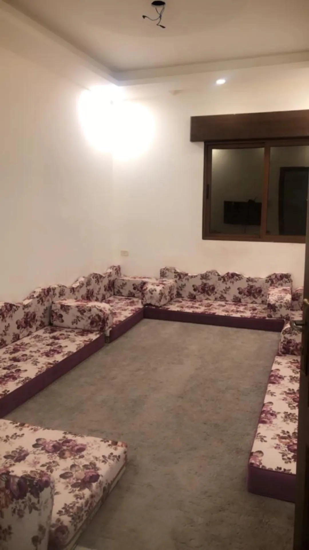 شقة فاخرة للبيع في الراهبات الوردية بالقرب من كلية غرناطة