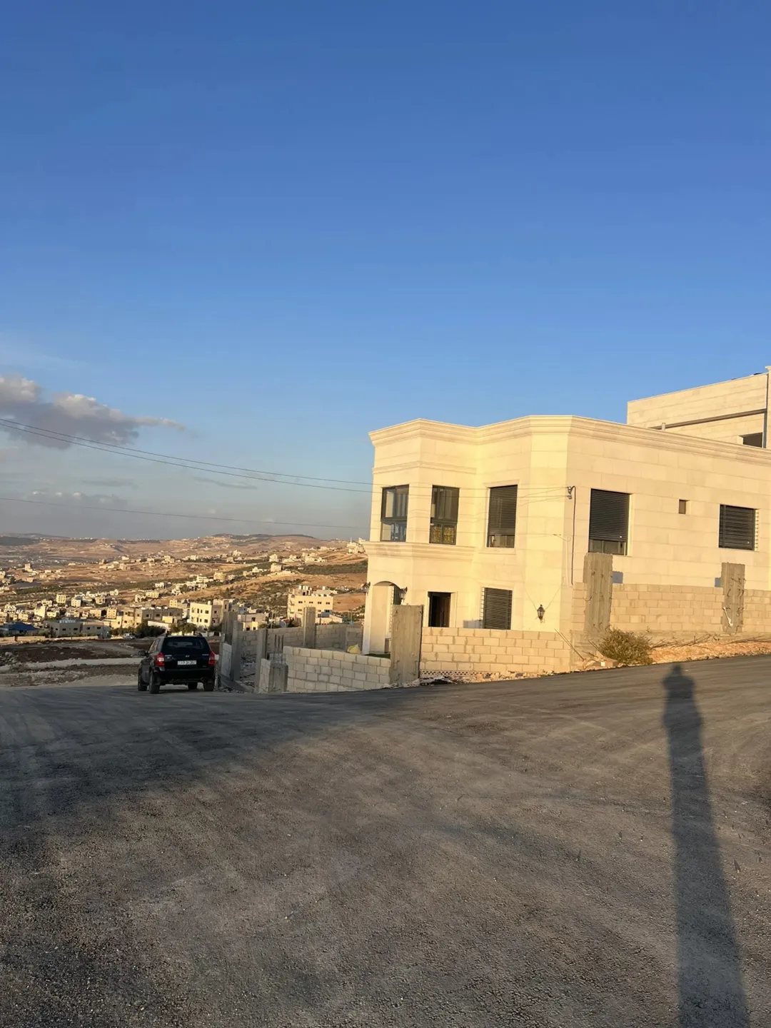 ارض مميزه على حد الجبيهه تماما حوض البيادر مساحة 500 متر على شارع 12 متر اطلاله ابديه بسعر مغرري جدا