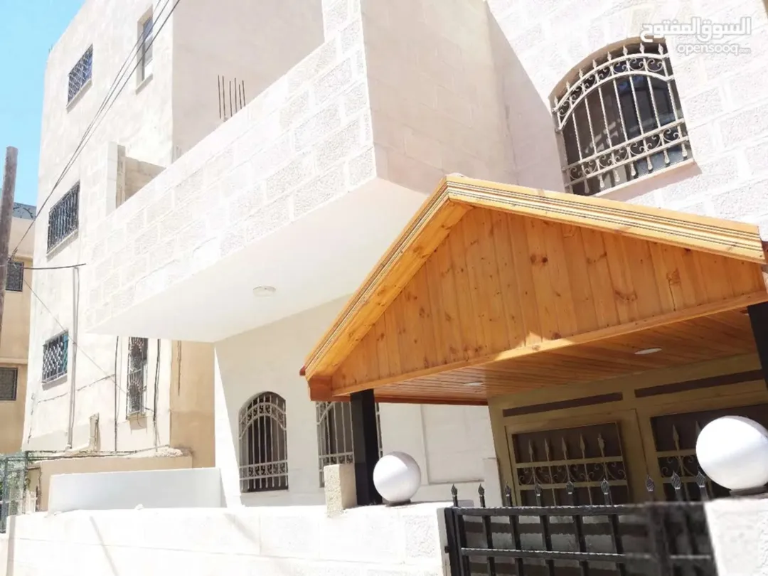 منزل مكون من طابقين مساحة الأرض 240 م2 كل طابق 120 متر2 تشطيب سوبر ديلوكس