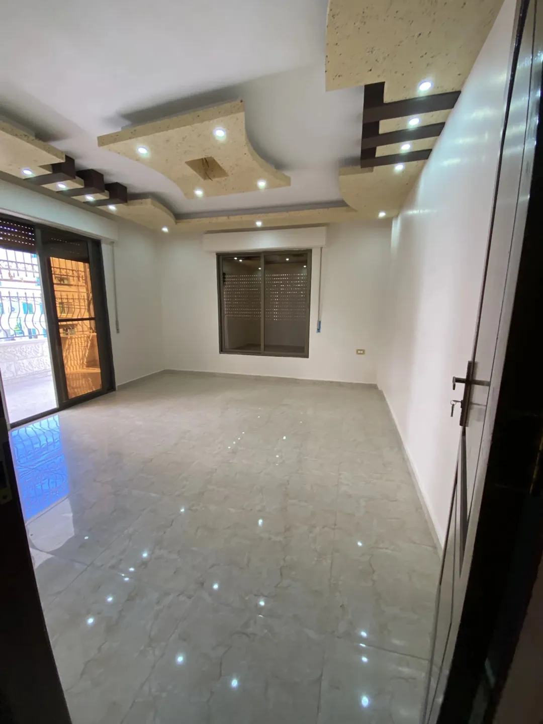 شقة مميزة للبيع في الحي الشرقي – إربد