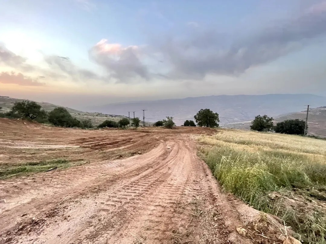 قطعة أرض سكنية ريفية فريدة للبيع