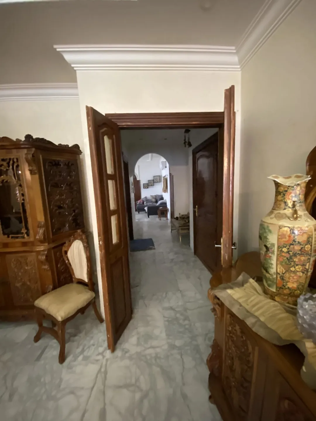 شقة واسعة للبيع في الجندويل مع روف – موقع مميز بالقرب من دوار الشعب