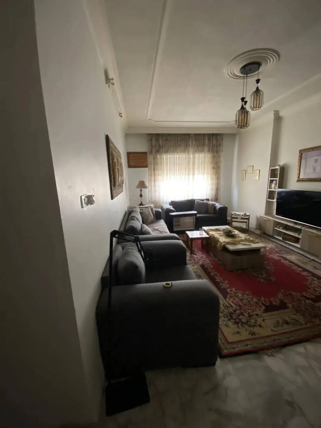 شقة واسعة للبيع في الجندويل مع روف – موقع مميز بالقرب من دوار الشعب