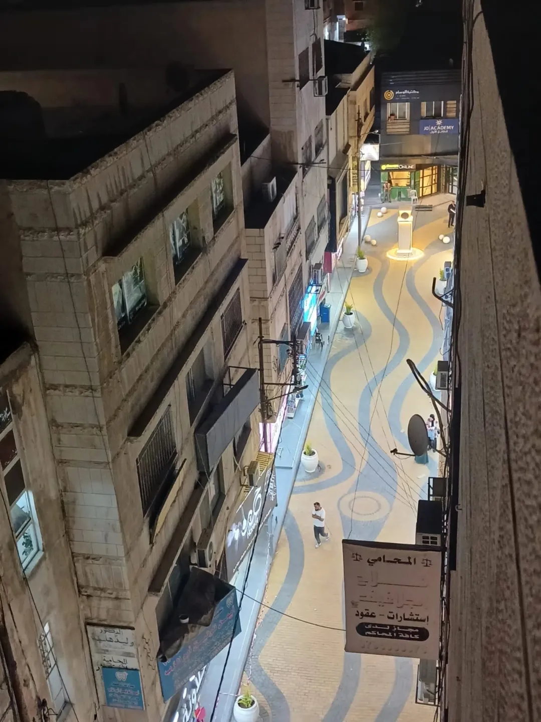 مجمع تجاري للبيع في شارع السعادة، الزرقاء