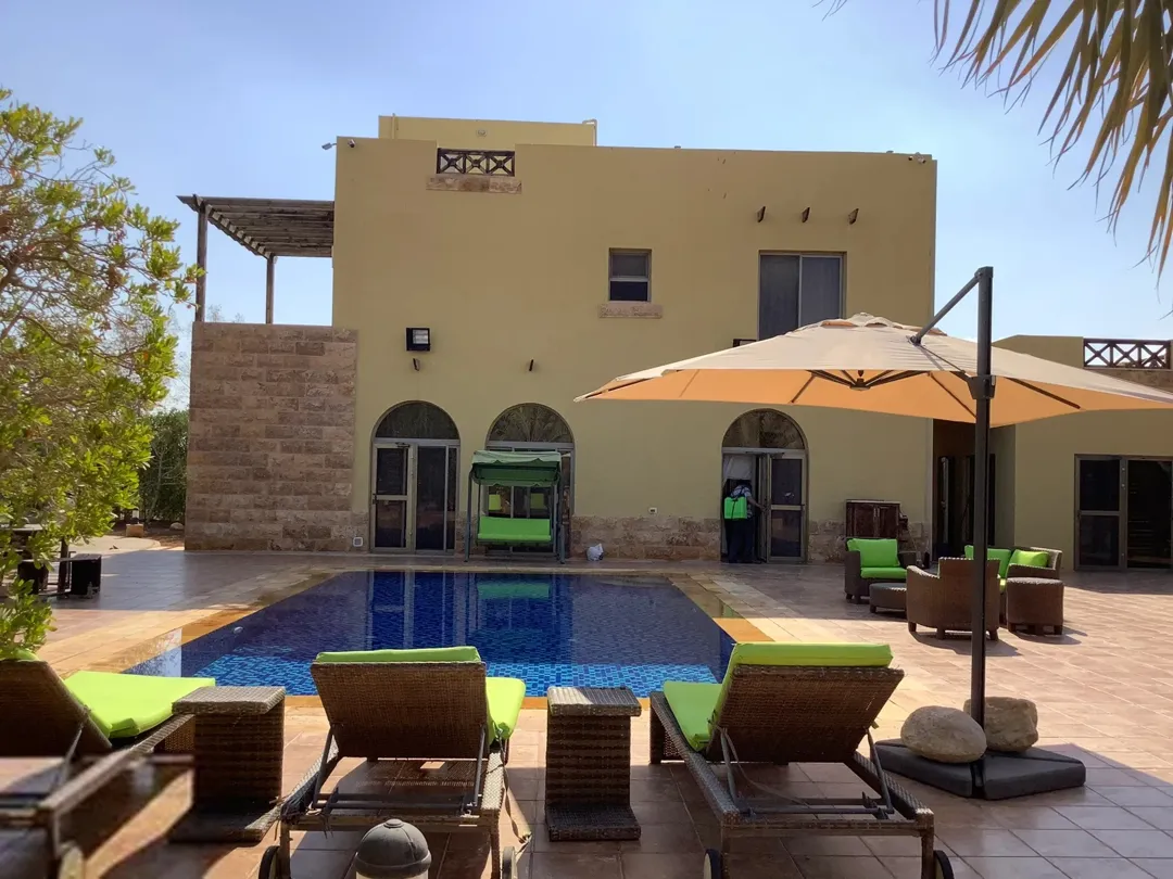 مزرعة في البحر الميت/ الشونه الجنوبية / السويمه / حوض جلد مميزة للبيع للجادين فقط