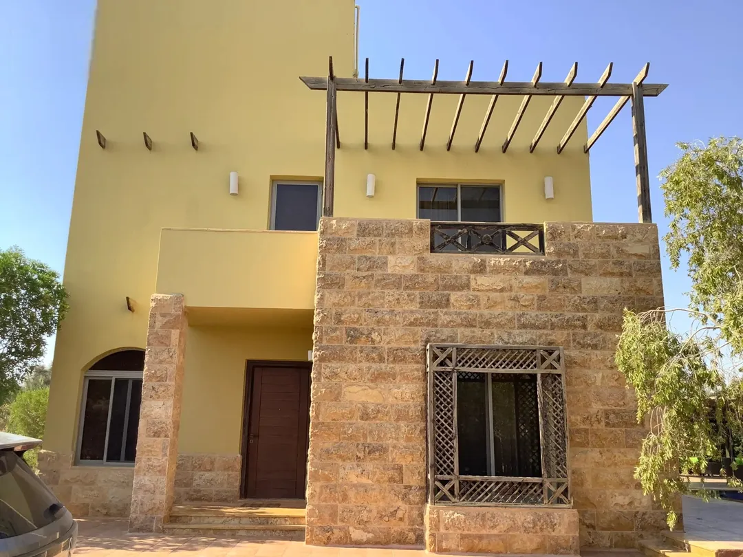 مزرعة في البحر الميت/ الشونه الجنوبية / السويمه / حوض جلد مميزة للبيع للجادين فقط