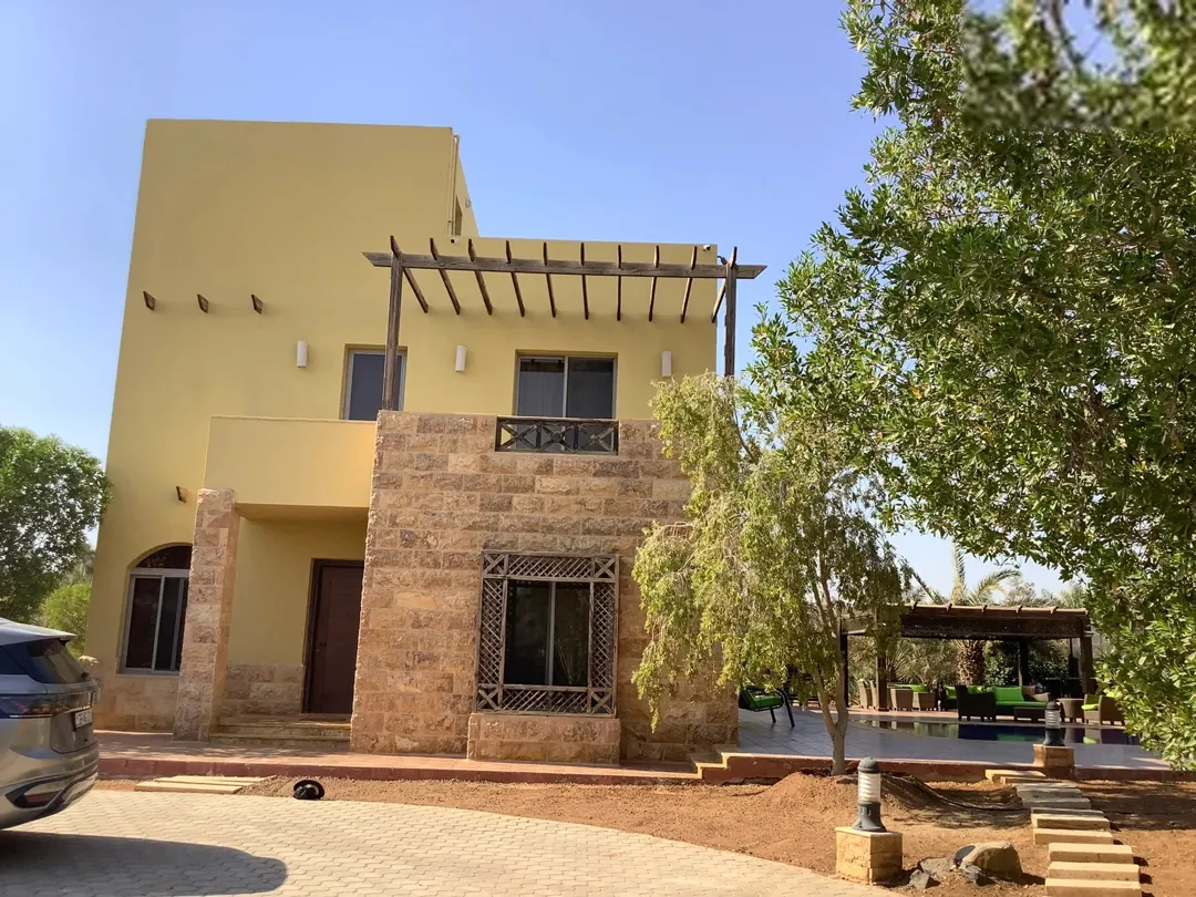 مزرعة في البحر الميت/ الشونه الجنوبية / السويمه / حوض جلد مميزة للبيع للجادين فقط