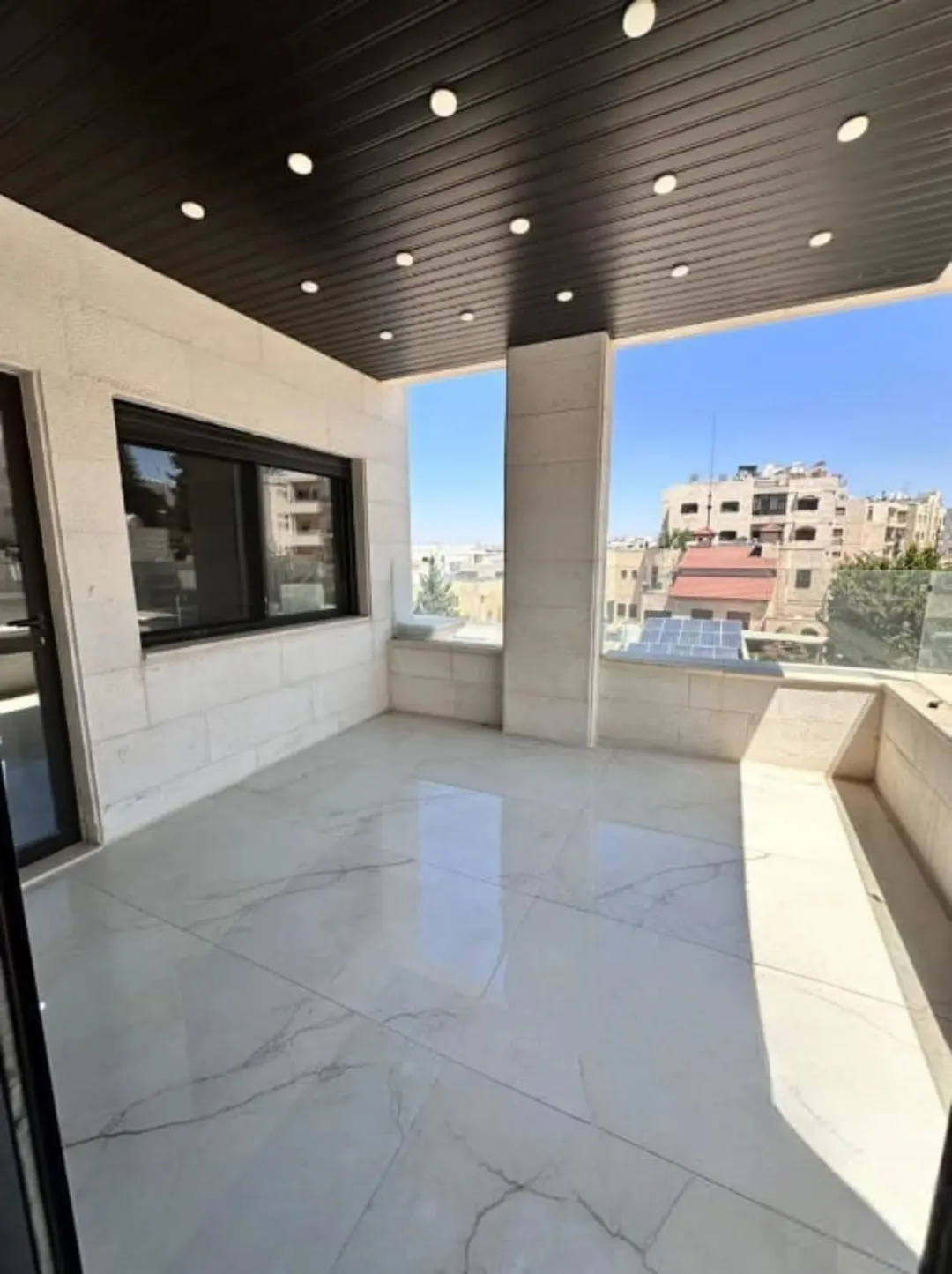 شقة مميزة مساحة 236م طابق ثاني للبيع في عمان – أم أذينة بناء عام 2022