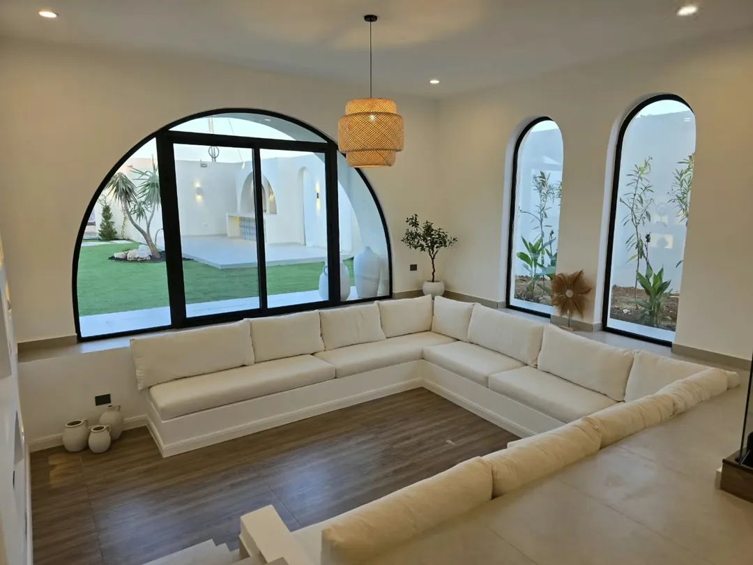 مزرعة /شاليه ذو تصميم عصري حديث